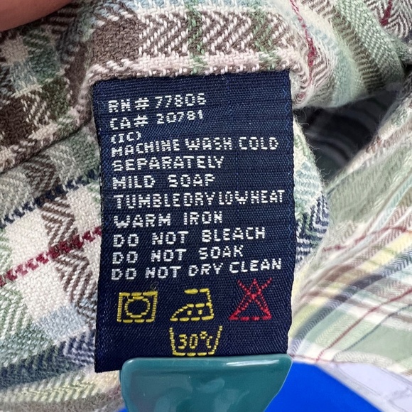 |•TOMMY HILFIGER•| Plaid Flannel Shirt Size Medium - Picture 7 of 9